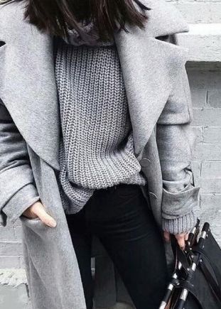 通常毛衣会搭配紧身裤阔腿裤等,将下摆扎进裤子中更加能够使腰线更加