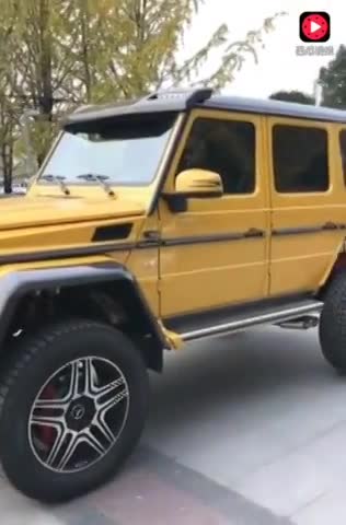 快手上官带刀新座驾 天佑和仙洋同款奔驰G50