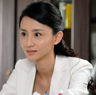 黄晓明和杨颖过的很幸福,黄晓明前任李菲儿秦岚刘立淇过的如何?