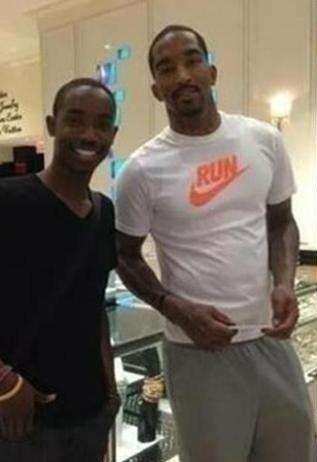 尴尬jr史密斯裤裆藏话筒被误会网友还是比不上伊巴卡