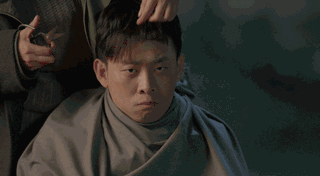 张译就凭当年一句:连长借个火,就足够让他拿到视帝的