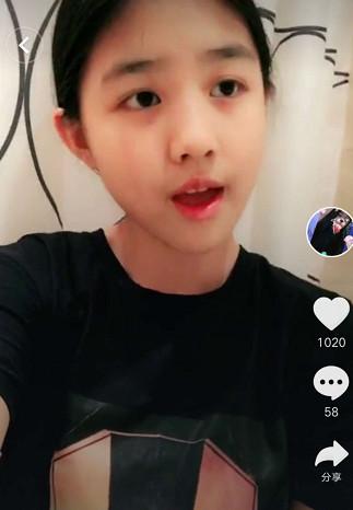 汪峰女儿小苹果留学国外无人管染黄发?她忙回6字表明还是乖乖女