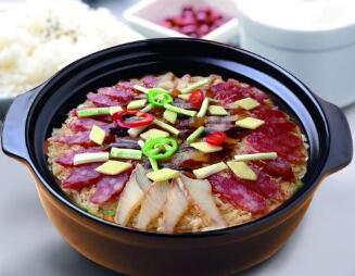 湘西土家的腊肉蒸饭你们吃过吗?米饭和腊肉溶为一体,味道太棒了