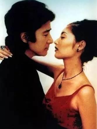 他在高中的时候偶然在电视上看见日本著名演员田村正和主演的《美人》