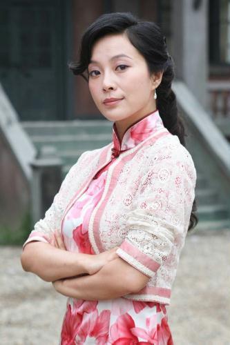 而在《青盲》中她大胆挑战性感妖娆的电影明星"张兰".