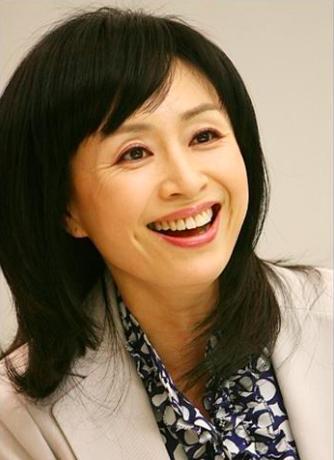 在《搞笑一家人》这部剧中美得一塌糊涂的朴海美,除了是这部剧的颜值