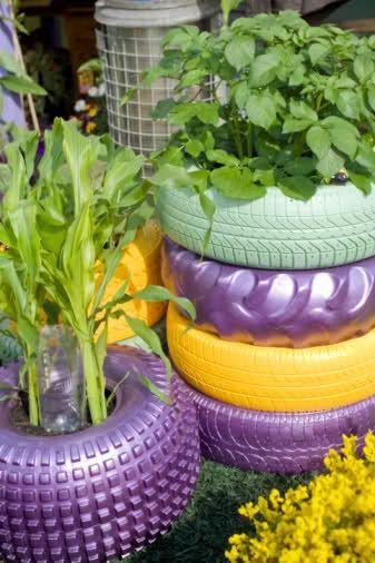 轮胎与园艺完美结合,废物利用恨不得把四个车轮卸下来!