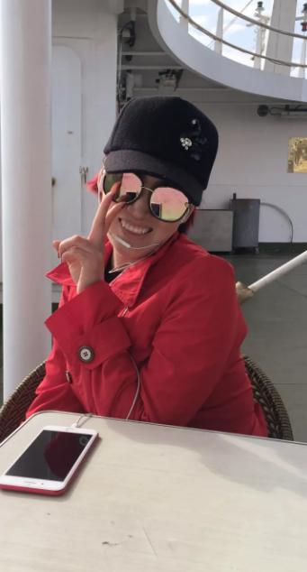 《真心爱你》《疯狂爱》《老公你真讨厌》,苏小花的歌曲就是想通过