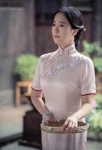 左小青首担制片人 双剧并播多重身份引期待