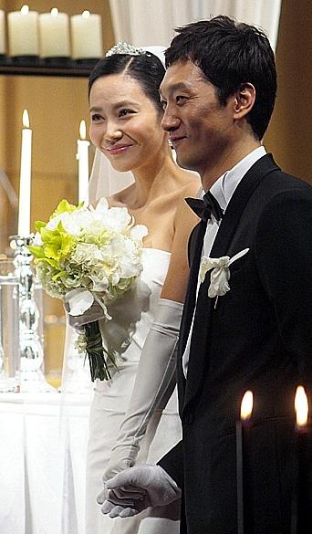 剧中赵闵珠的饰演者是秋相微,秋相微所扮演的富家女,无意介入金浩镇与