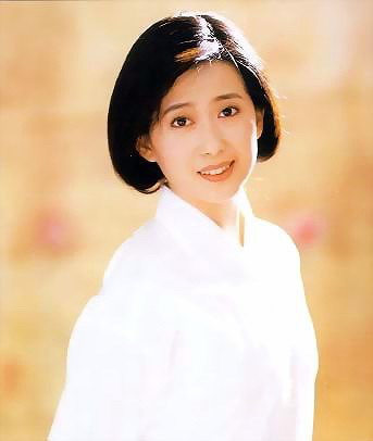 潜心佛教的歌坛玉女自曝是韩庚忘年交,曾街边吃小吃跳热舞!