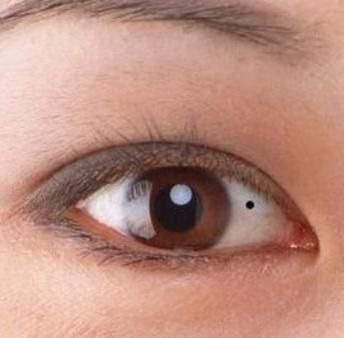 这6个地方有痣的人,命中犯桃花,到老都有人追!