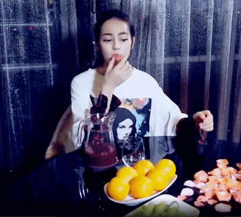 这样的迪丽热巴简直萌出鼻血