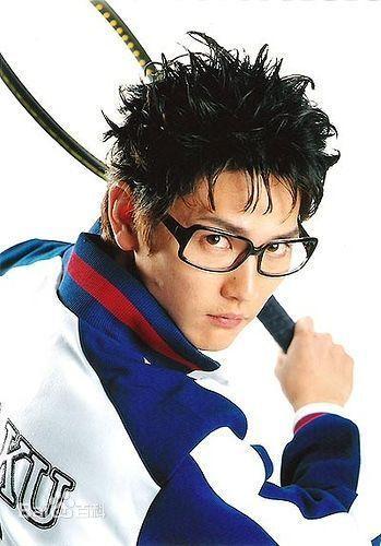 让人印象深刻的就是扮演过过《麦克斯奥特曼》的男主角东马快斗.