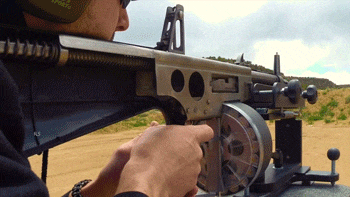 爆笑gif图: 出差回来女朋友见我就哭, 我是不是发现什么了?