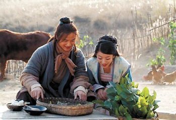 织女没有下界洗澡,而是被天帝许配给牛郎,却因一事受到惩罚