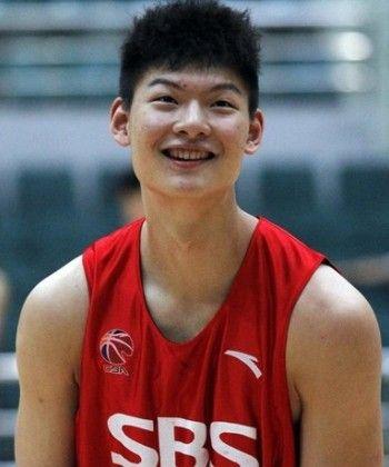 天赋不输周琦, 曾被寄予厚望进入nba, 多年没取得进步混迹cba!