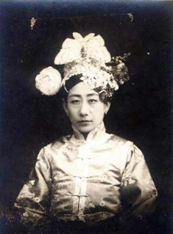 清代的老照片上,那些嫔妃为什么会那么的难看呢?