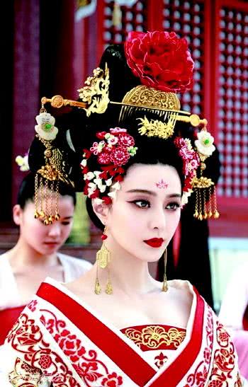 小编最爱的武则天是贾静雯饰演的,因为贾静雯饰演的是武则天年轻的