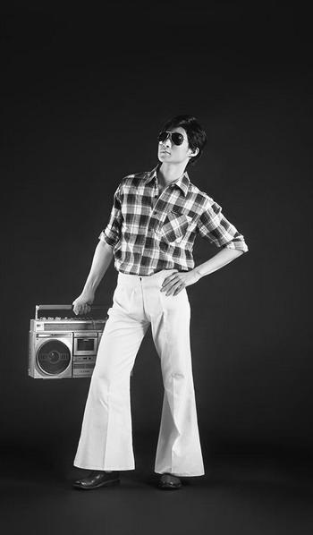 风水轮流转八十年代流行的喇叭裤再次成为现代人的时尚