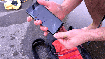 三星S9+与iPhoneX防水测试:看看哪台手机更防水