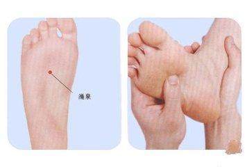 孩子咳嗽不用怕脚底贴上蒜泥睡一觉就差不多了