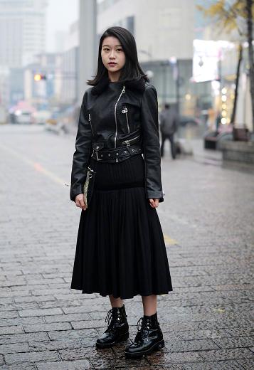 皮衣配裙子这样穿更美