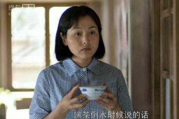 在电视剧《父母爱情》中,安欣和安杰虽然是同胞姐妹,但两人的性格和