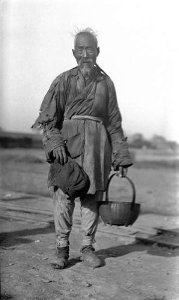 瘦弱的北洋士兵,武艺高超的拳师,满面笑容的死刑犯!