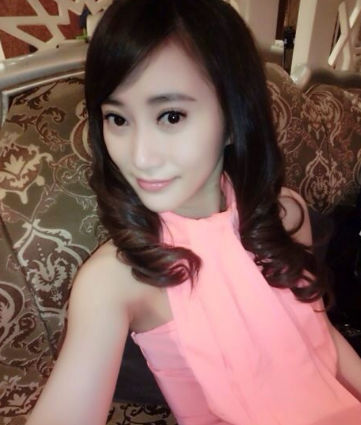 主演央视推出的《中华孝道》系列微电影的开篇之作《读你》,饰演王璐