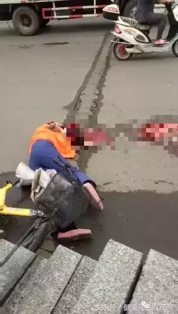 丰镇市小东门一女子骑电动车遭车碾压当场身亡 现场惨烈(图)