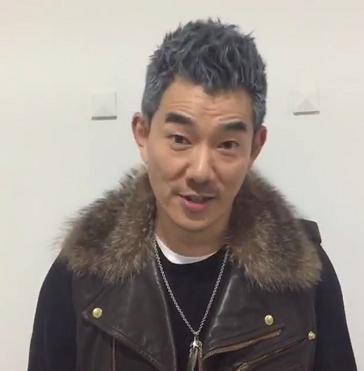 张柏芝找儿子拍照宣传自家品牌,两兄弟摆酷越来越有谢霆锋风范