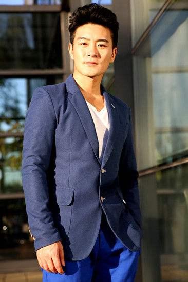 了广大人民的视野,还获得了广泛的关注,二零一三年出演了《乐俊凯》