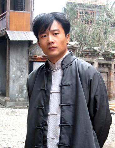 梁仲春?还是樊胜美的大哥?他是40岁才出名的岳旸