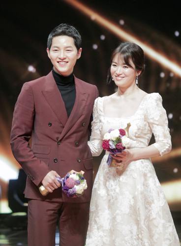 双宋夫妇昔日同框大集合,网友:隔着屏幕都感觉到了幸福