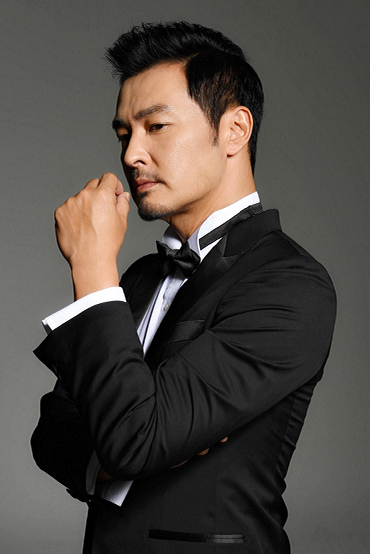 连凯《谈判官》精英感爆棚 爱情甜蜜陷危机