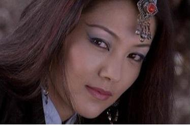 多次登上春晚,人气超过那英18岁嫁富豪生子,今身败名裂后剃光头