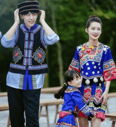 邓伦李沁不愿公布恋情? 翟天临却替他们撒了一