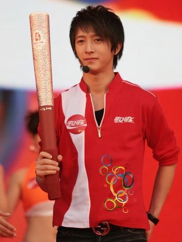 回国8年有过数段恋情的他,还是首次公开恋情|韩庚|天天向上|死亡游戏