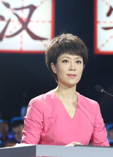 原来央视女主播都是戴假发上镜,摘下假发后的她们变化很大