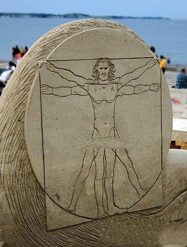 威人"沙雕:这个沙雕雕刻的是达芬奇的"维特鲁威人",具有很高的艺术性