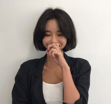 大脸女生也能梳中分短发 2018大脸女生修颜时尚中分短发来了