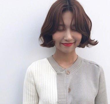 大脸女生也能梳中分短发 2018大脸女生修颜时尚中分短发来了|短发|女生|发型_新浪新闻