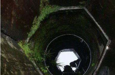 甘肃省一口神秘的古井,掉下去的钱会变大