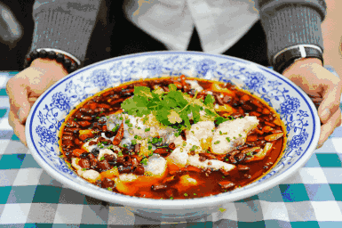 3.水煮鱼9,出锅前淋适量麻油,加入九层塔.翻匀后即可关火.