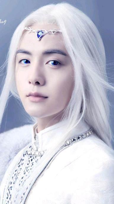 没错,小编就是要带你一起来看看那些披头散发的男星们俗话说:十个男