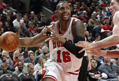 约翰逊,除了深得跆拳道的精髓之外,他还非常喜欢综合格斗和空手道