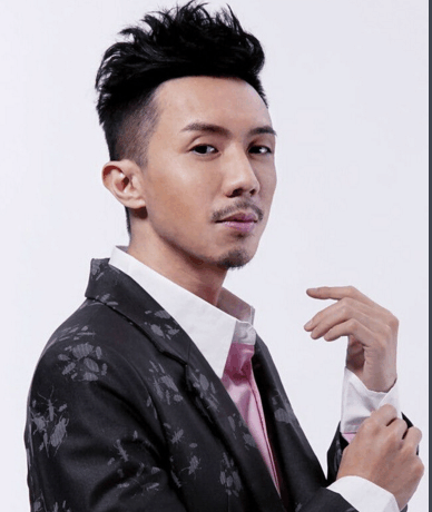 草根天后爆红之际为嫁人退出娱乐圈, 现又因丈夫吃软饭再度复出