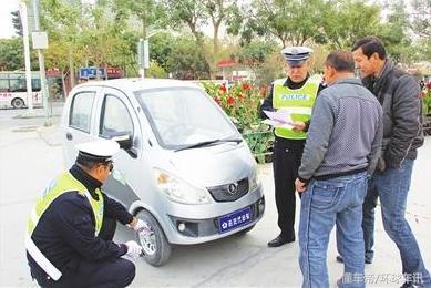 老年代步车被禁止上路 为何源头一直在生产和销售?