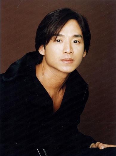 张柏芝的初恋,《古惑仔》的蕉皮退隐从商,娶美娇妻家庭幸福!